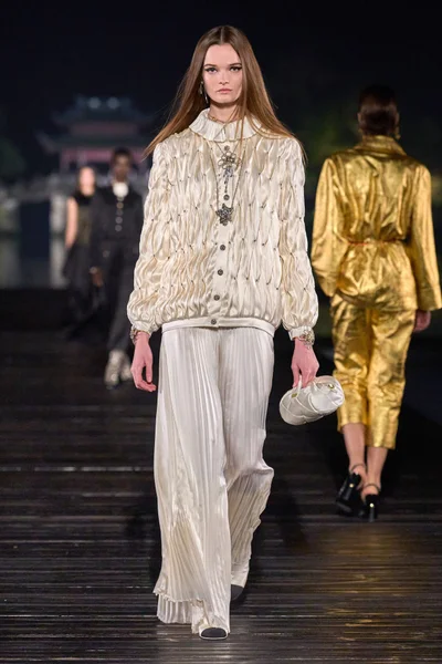 Look 63